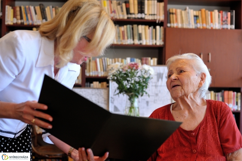 Szépkorú köszöntése - Csirip Andorné