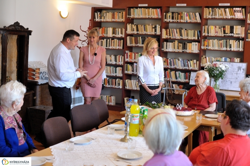 Szépkorú köszöntése - Csirip Andorné