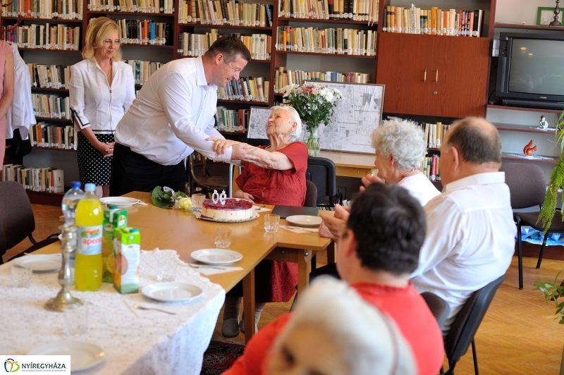 Szépkorú köszöntése - Csirip Andorné