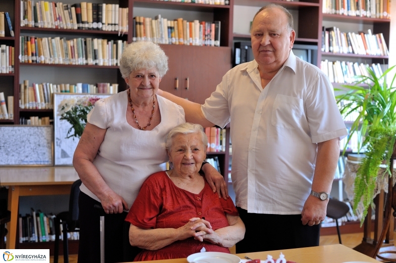 Szépkorú köszöntése - Csirip Andorné