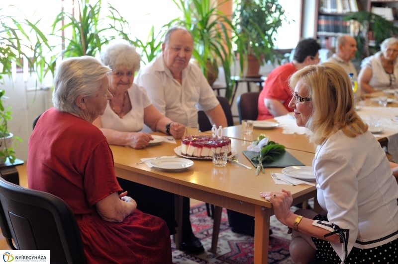 Szépkorú köszöntése - Csirip Andorné