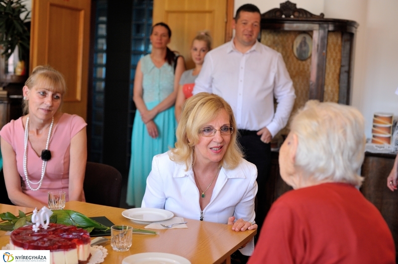 Szépkorú köszöntése - Csirip Andorné