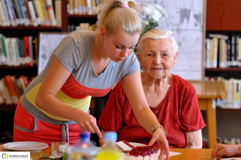 Szépkorú köszöntése - Csirip Andorné
