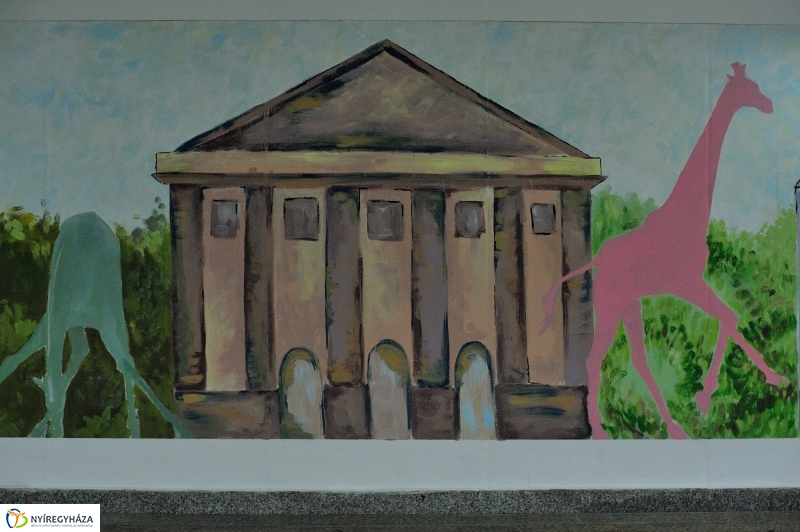 Festett aluljáró a vasútállomáson