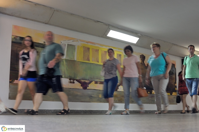 Festett aluljáró a vasútállomáson