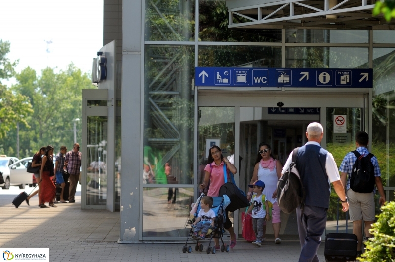 Festett aluljáró a vasútállomáson