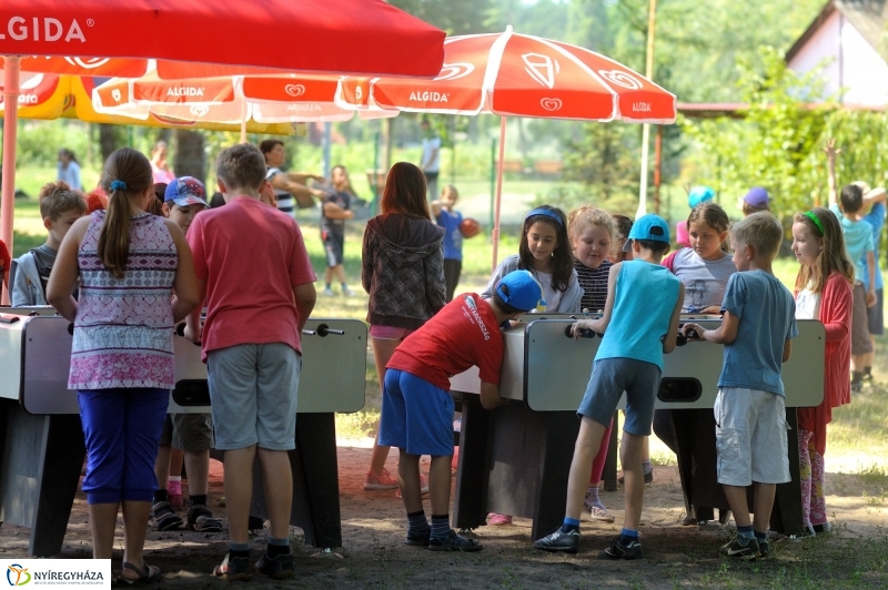 Kis Vakond táborozás