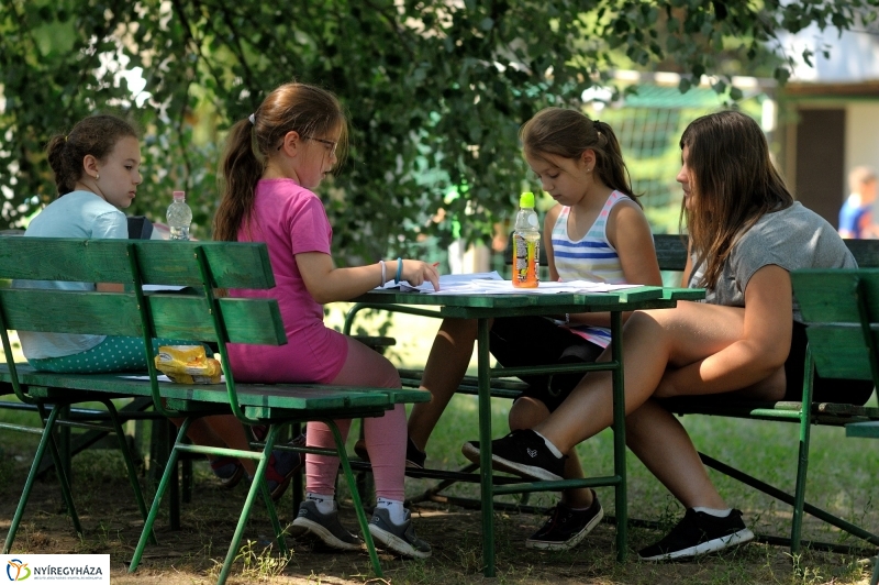 Kis Vakond táborozás