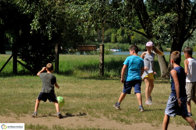 Kis Vakond táborozás