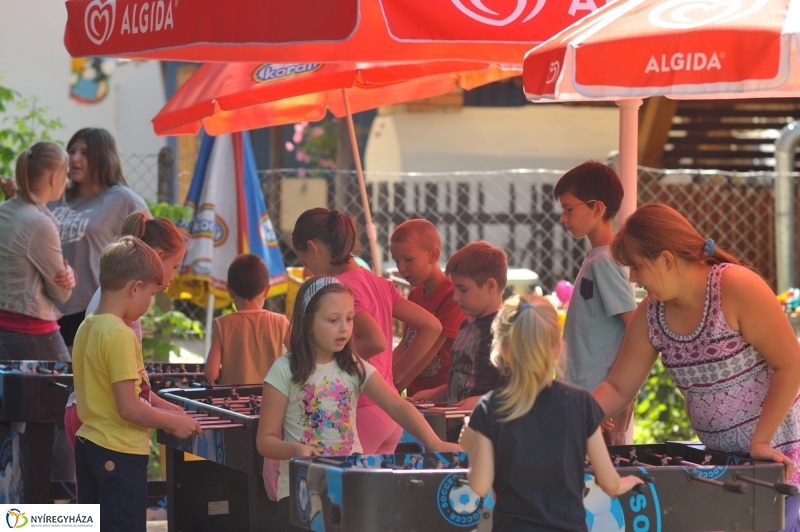 Kis Vakond táborozás