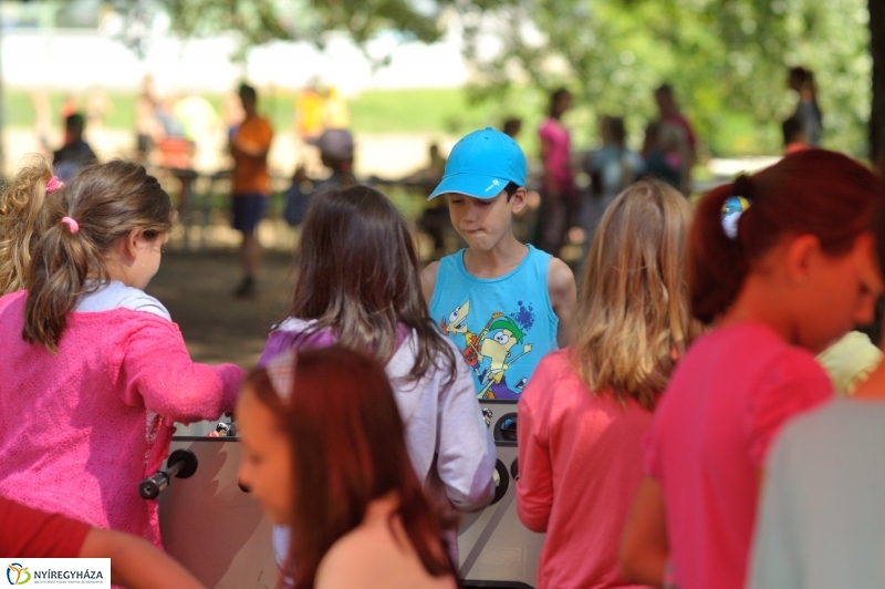 Kis Vakond táborozás