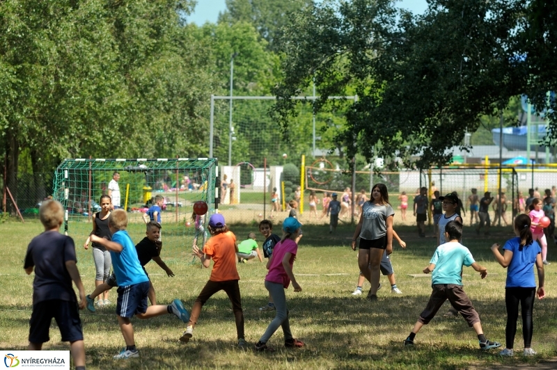 Kis Vakond táborozás