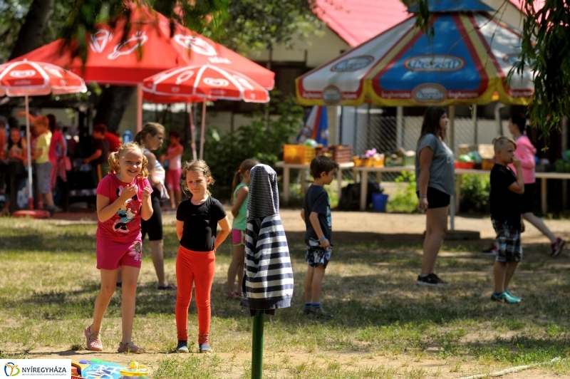 Kis Vakond táborozás