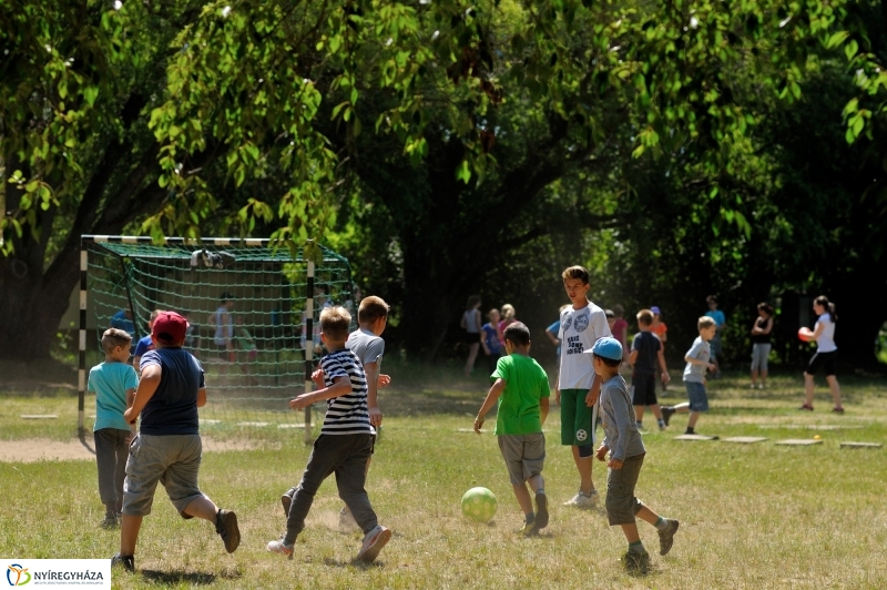 Kis Vakond táborozás