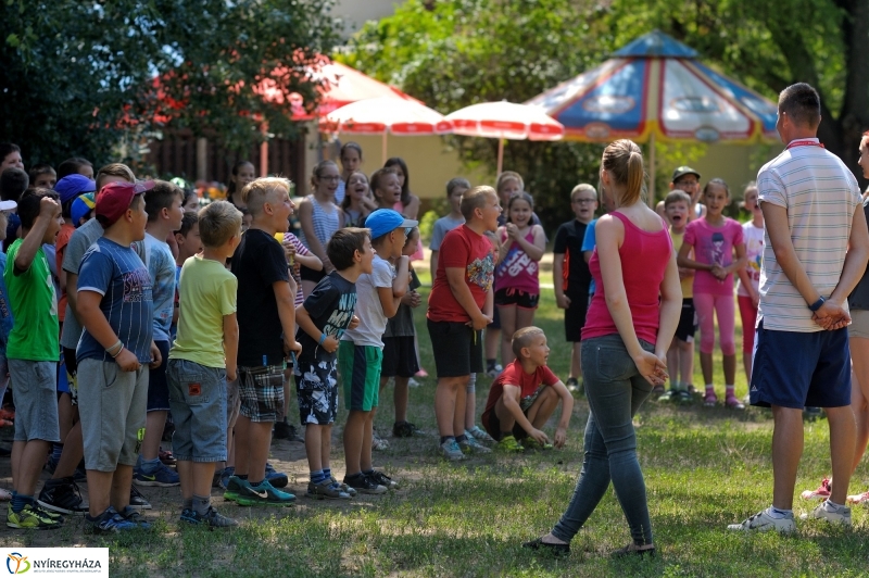 Kis Vakond táborozás