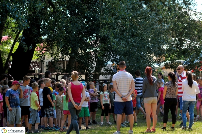 Kis Vakond táborozás