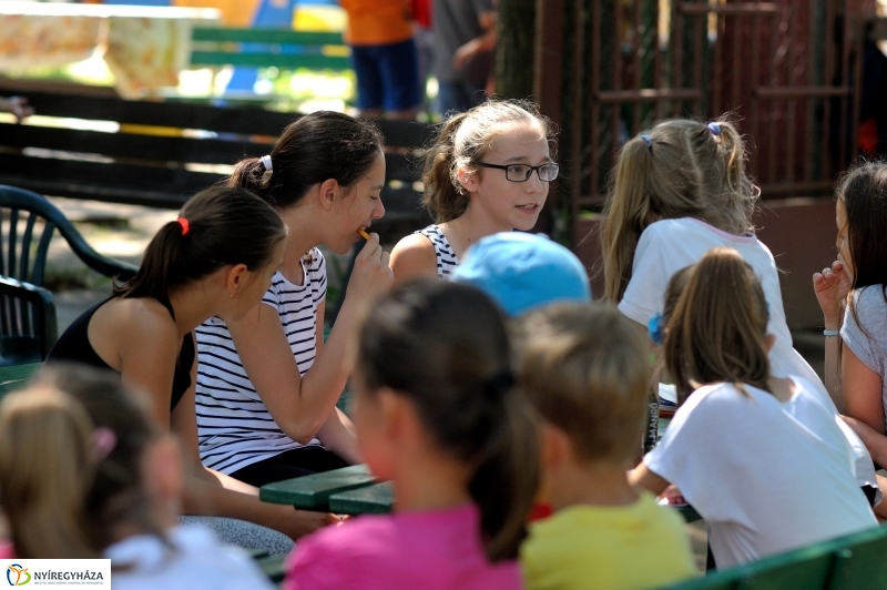 Kis Vakond táborozás