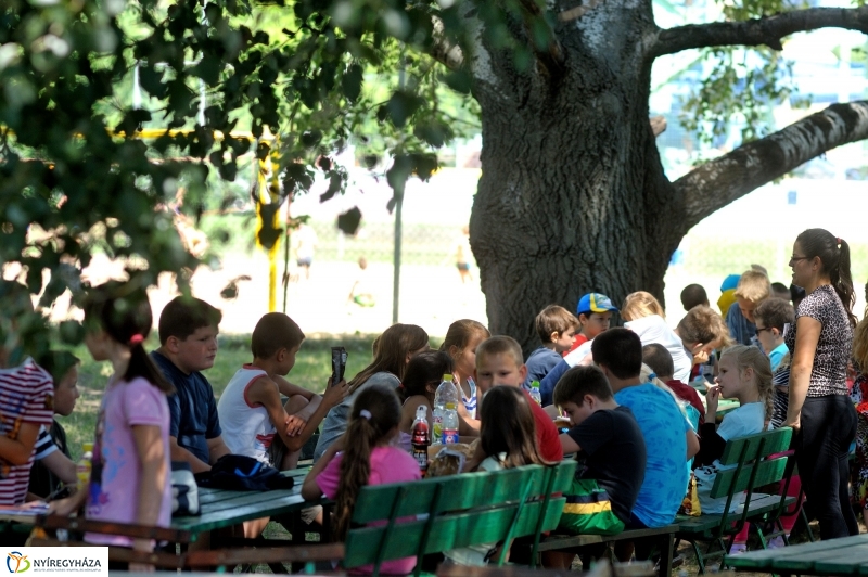 Kis Vakond táborozás