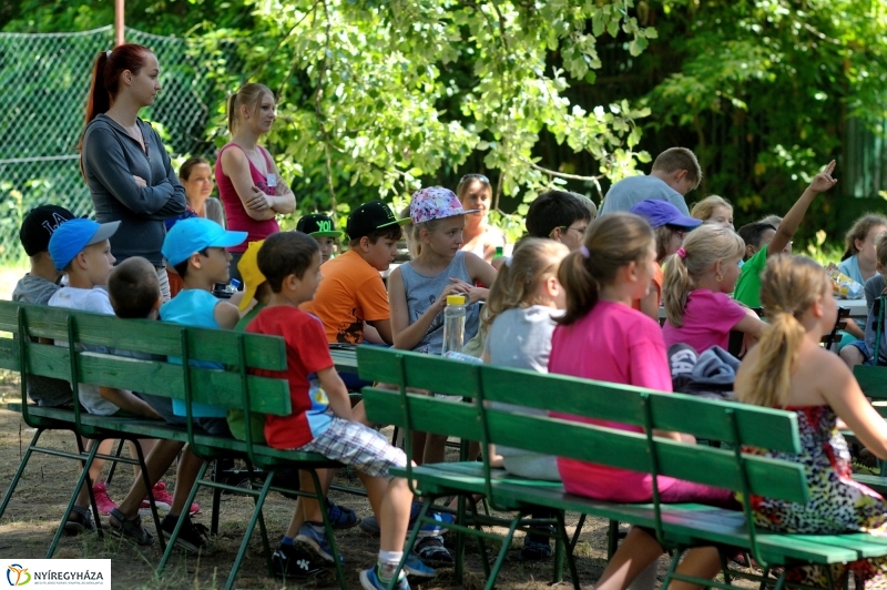 Kis Vakond táborozás