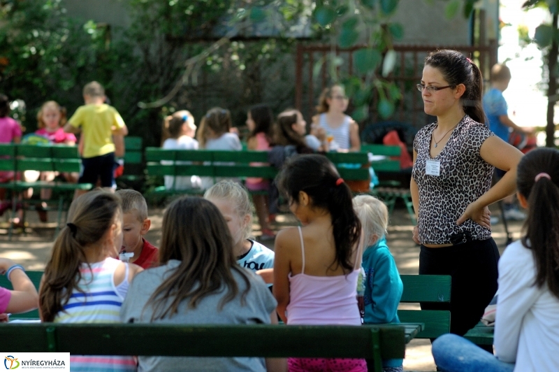 Kis Vakond táborozás