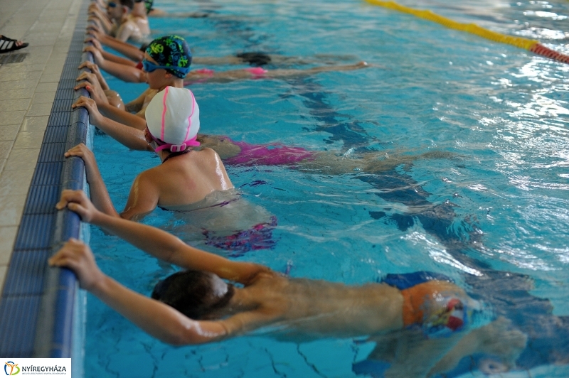 Úszótábor az Arany iskolában