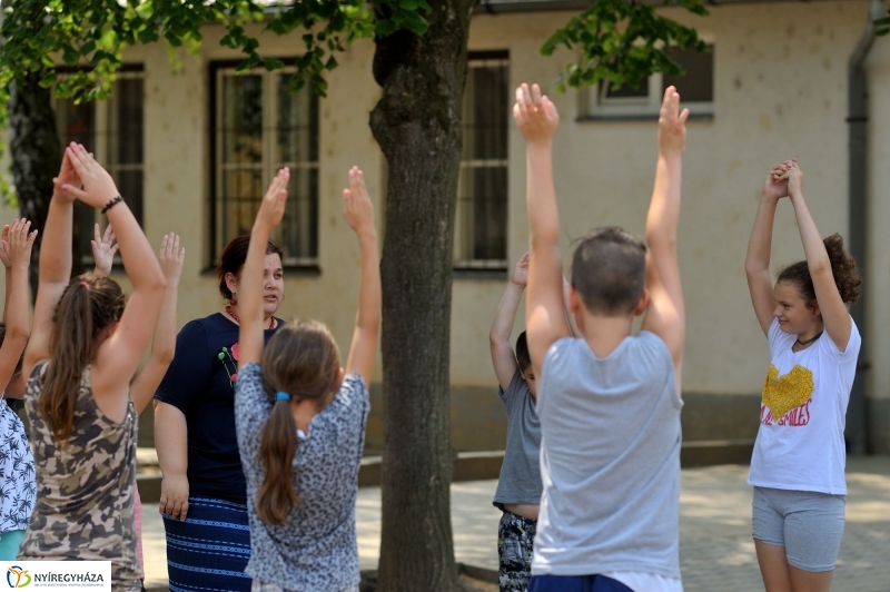 Táborozás a szőlőskerti iskolában