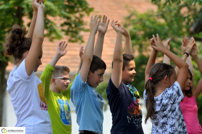 Táborozás a szőlőskerti iskolában
