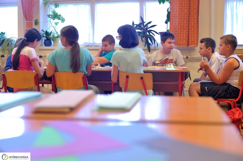 Táborozás a szőlőskerti iskolában