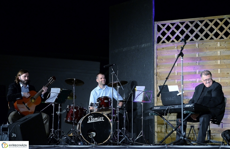 Bogrogi Gyula-Voith Ági a Mandala Dalszínház Színpadán