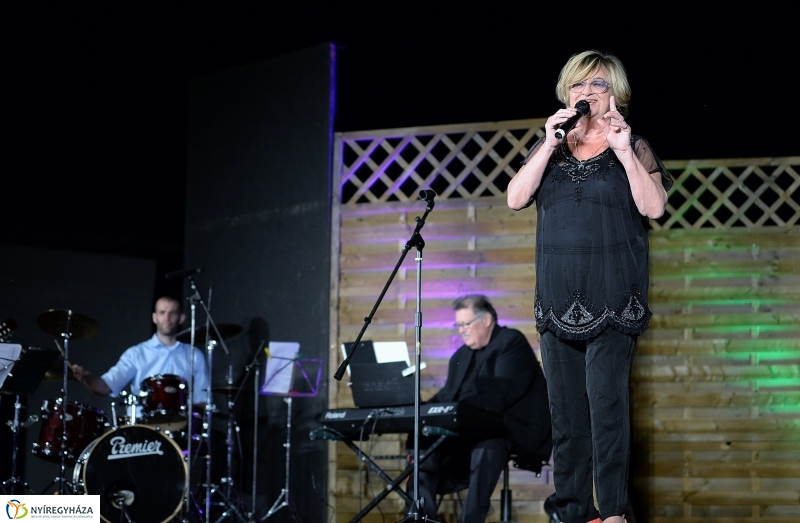 Bogrogi Gyula-Voith Ági a Mandala Dalszínház Színpadán