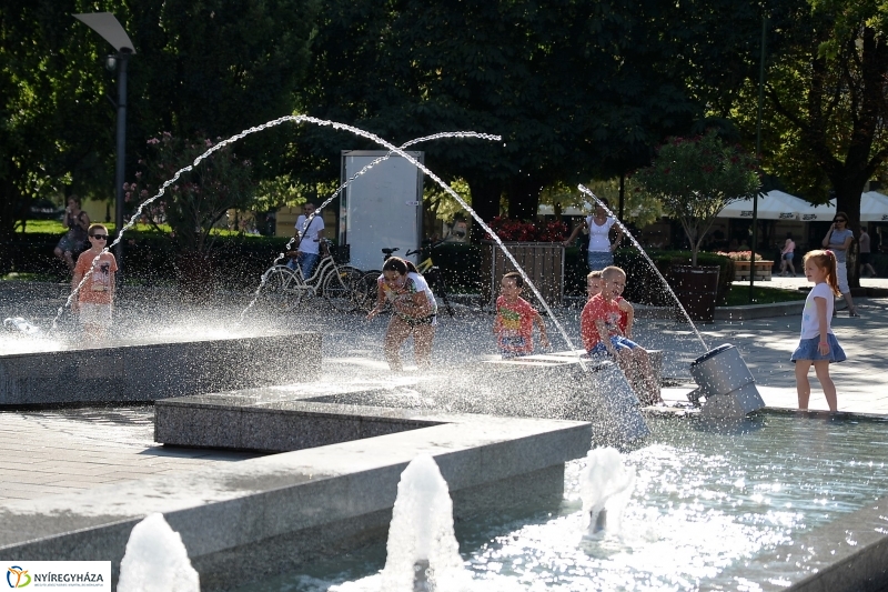 Nyári virágos belváros