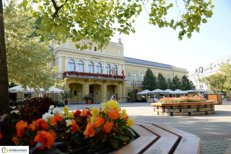 Nyári virágos belváros