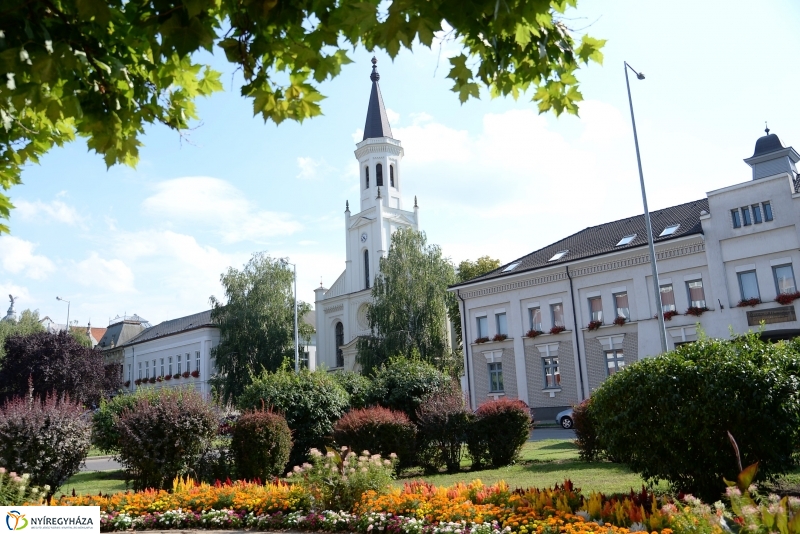 Nyári virágos belváros