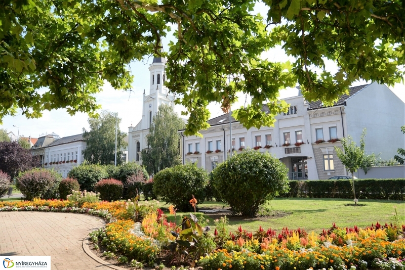 Nyári virágos belváros