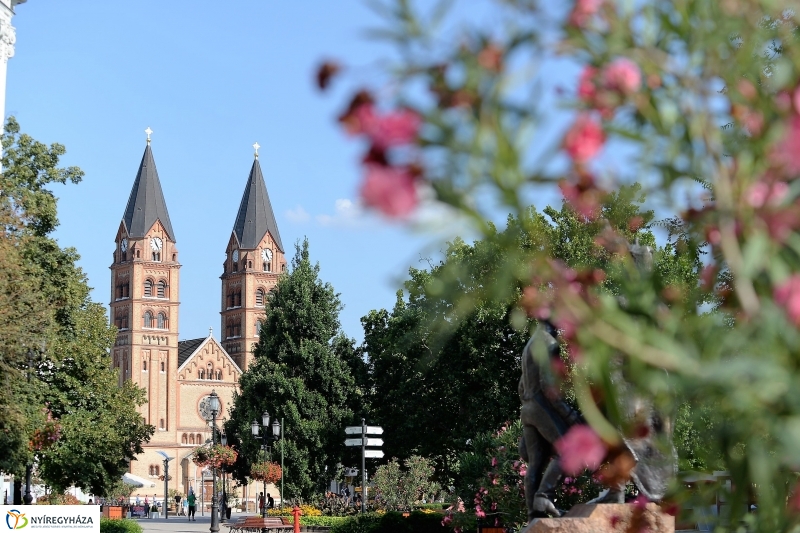 Nyári virágos belváros