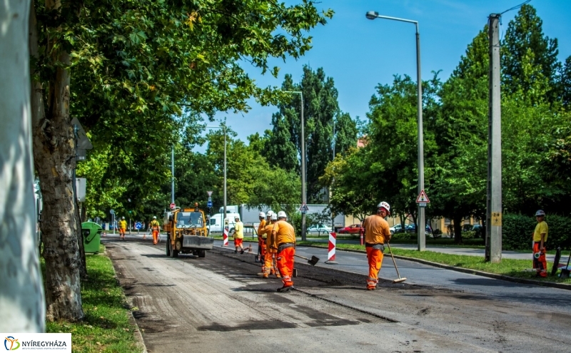 Felújítási munkálatok a Vasvári Pál utcán