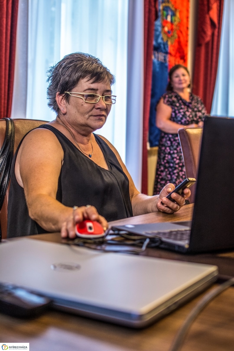 Digitális segélyhívók