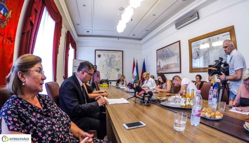 Digitális segélyhívók