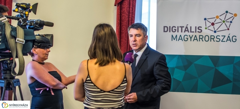 Digitális segélyhívók