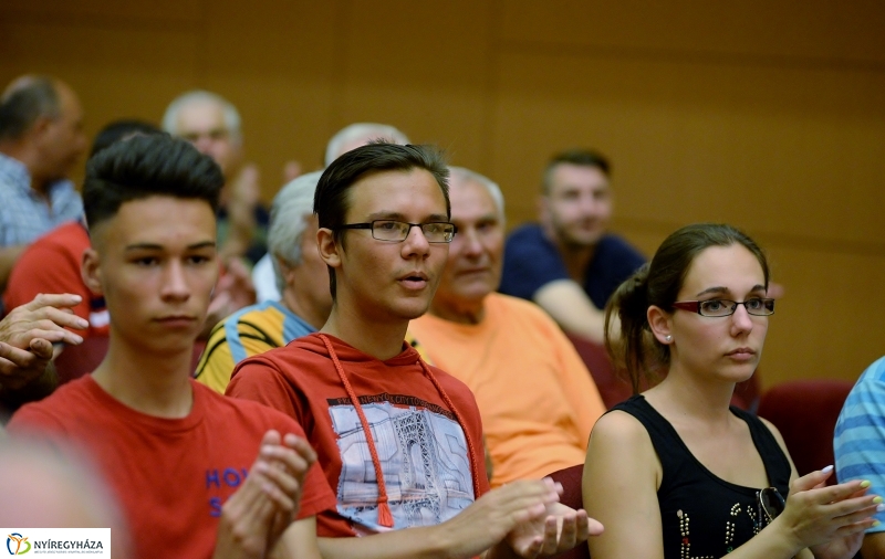 Szurkolói ankét a Szparinál