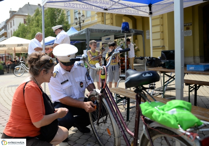 Közlekedésbiztonsági nap a Kossuth téren