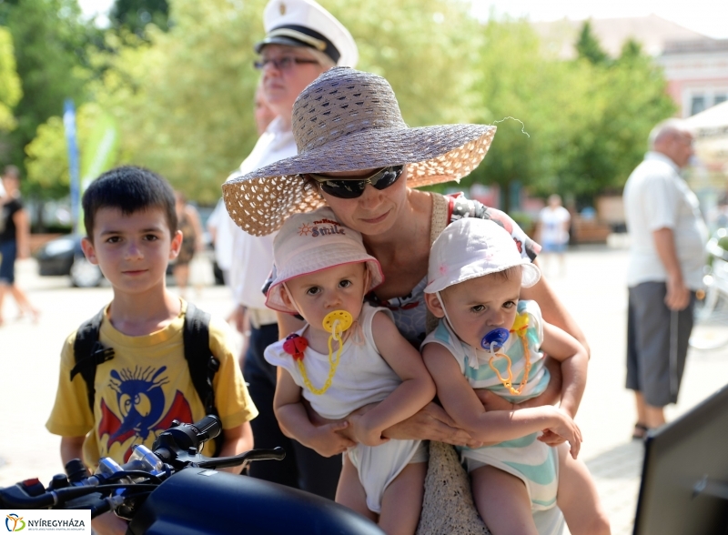 Közlekedésbiztonsági nap a Kossuth téren