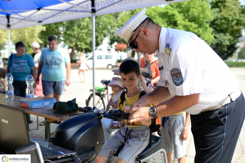 Közlekedésbiztonsági nap a Kossuth téren