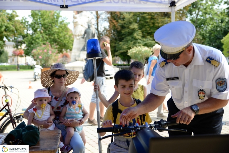 Közlekedésbiztonsági nap a Kossuth téren