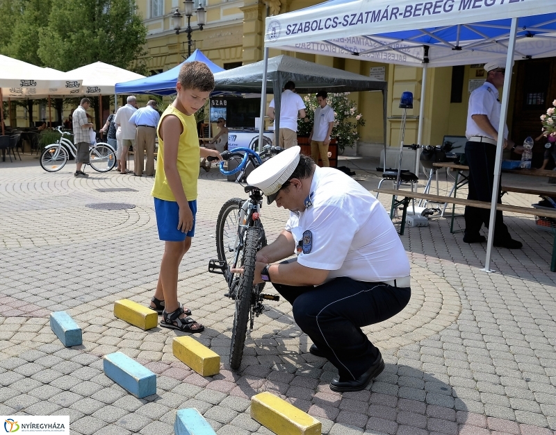 Közlekedésbiztonsági nap a Kossuth téren