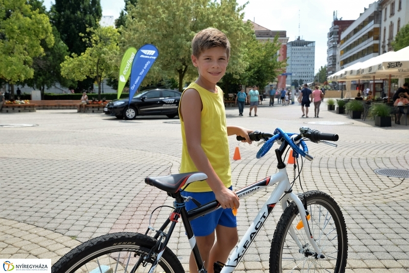 Közlekedésbiztonsági nap a Kossuth téren