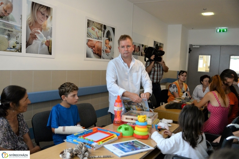 Játékadomány a gyermekosztály részére