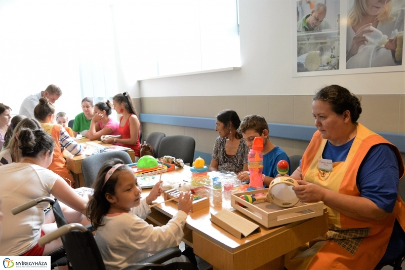 Játékadomány a gyermekosztály részére