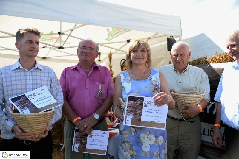 Magyarok Kenyere Program-adományátadás Apagyon