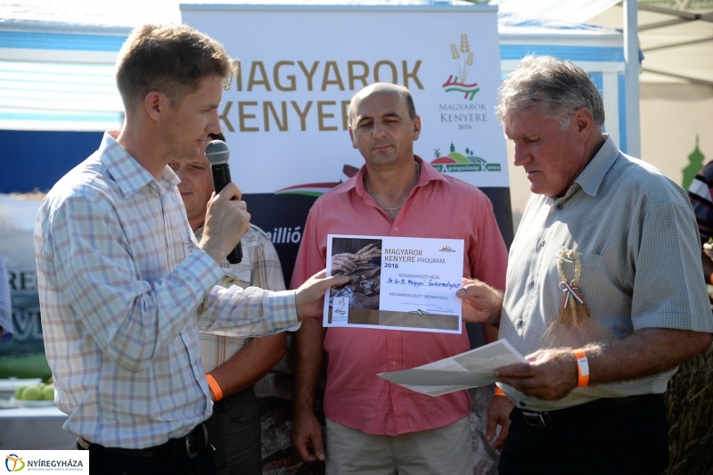 Magyarok Kenyere Program-adományátadás Apagyon